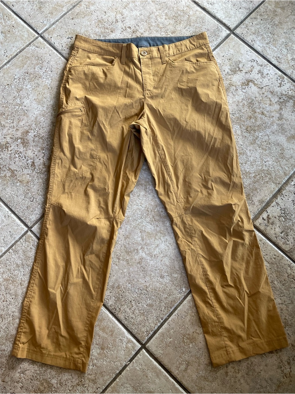 Eddie Bauer Men's Khaki Pants in Mustard Yellow